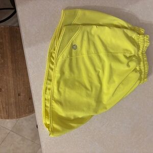 Neon Yellow Size 8 Lululemon 4’’ Hottie Hot